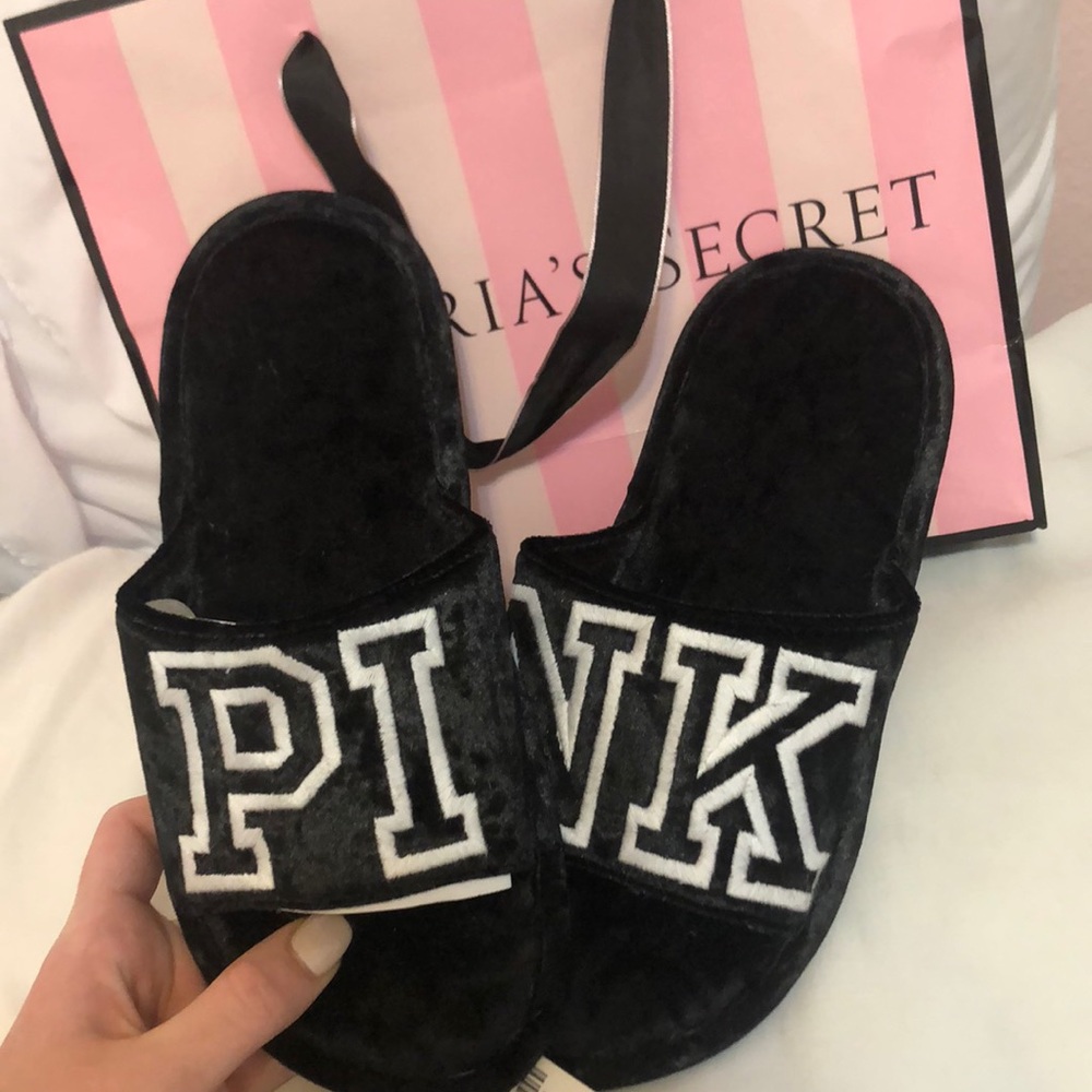 NWT PINK EMBROIDERED SLIPPERS